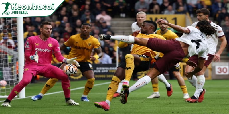 Man City nhọc nhằn hạ Wolves, cắt đứt chuỗi 6 trận toàn thắng của đối thủ 2 Man City gặp khó, Wolves suýt tạo bất ngờ